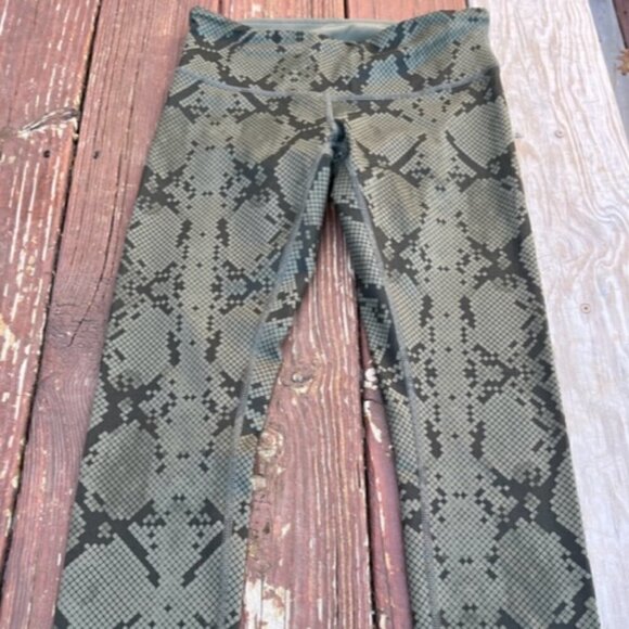 Lululemon Wunder Under Crop III Full-On Luon Ziggy Snake Fatigue Gator Green 6 - Picture 4 of 9